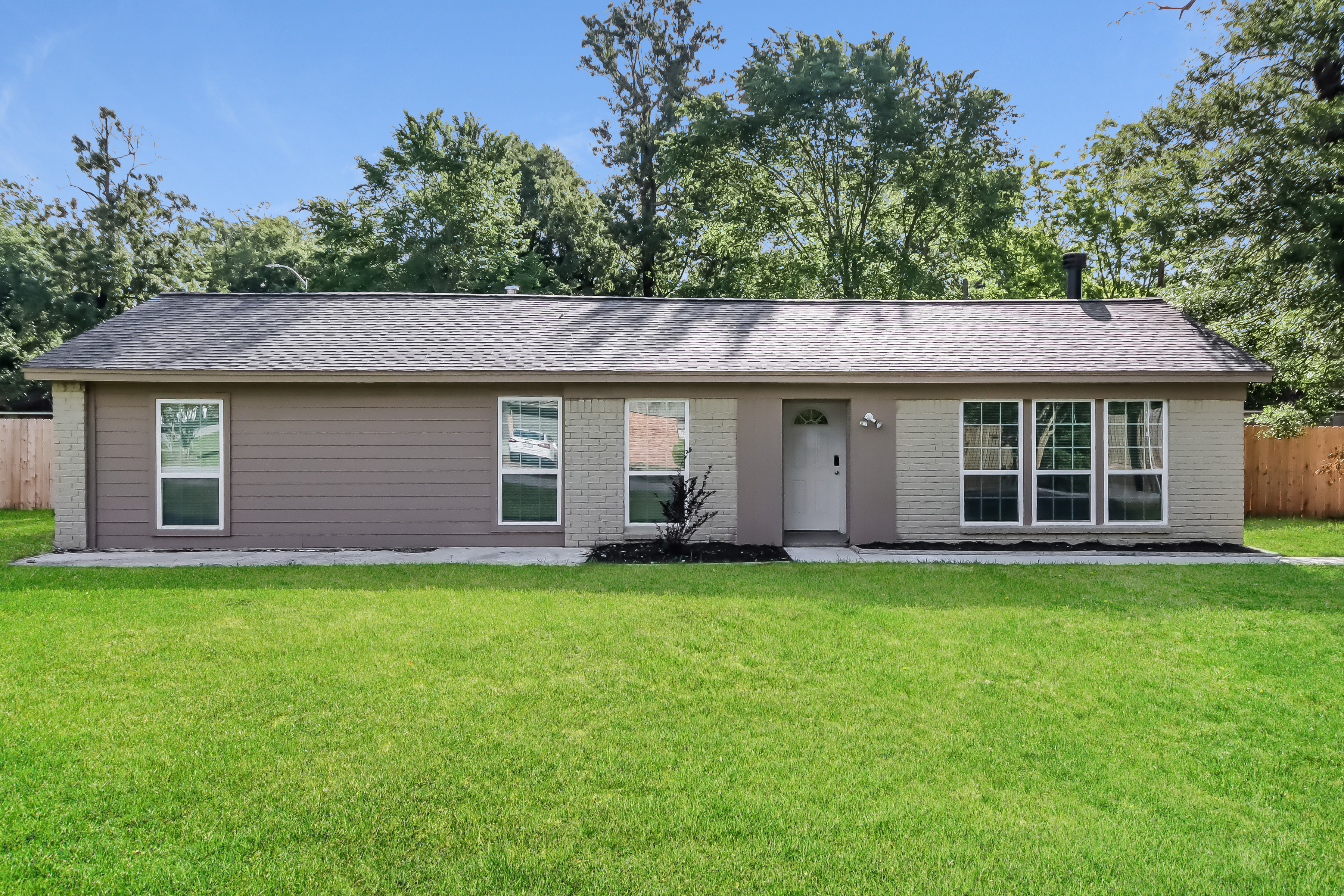 24118 GREY FOX DR HOUSTON, TX 77336